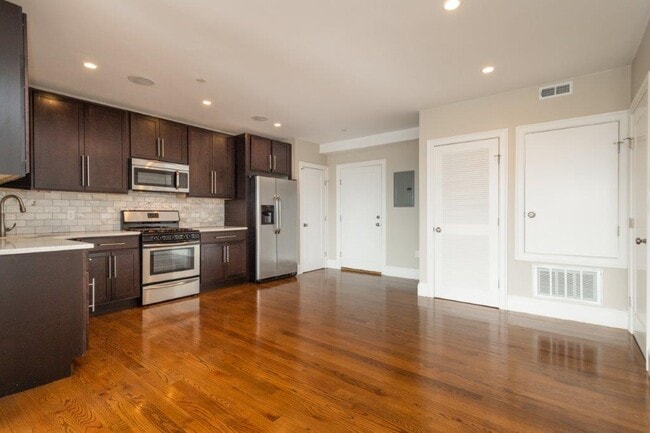 Building Photo - 339 D St