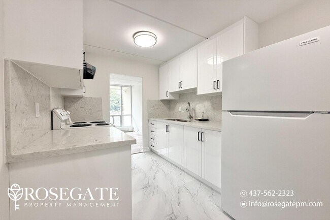 Photo du bâtiment - Newly Renovated 2-Bedroom Apartment in Sca...