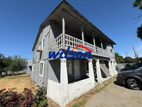 Building Photo - 814 N 2nd St