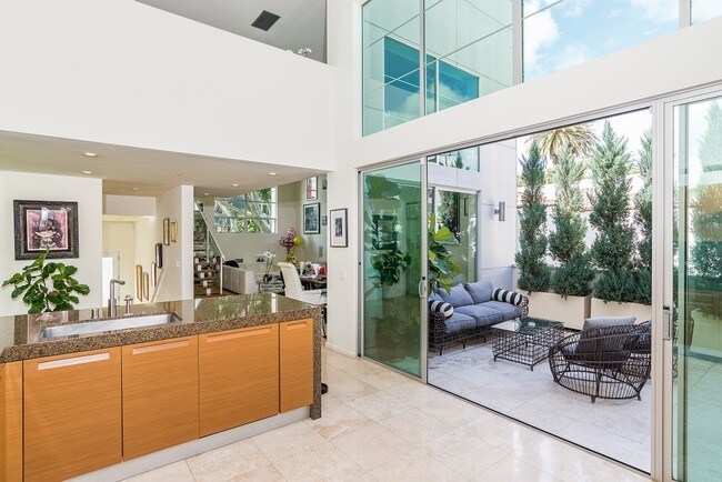 Foto del edificio - 714 Westbourne Dr