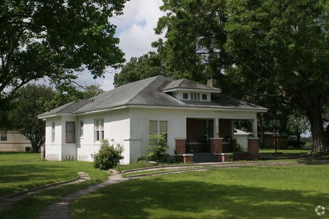Building Photo - 4909 Coronet Rd