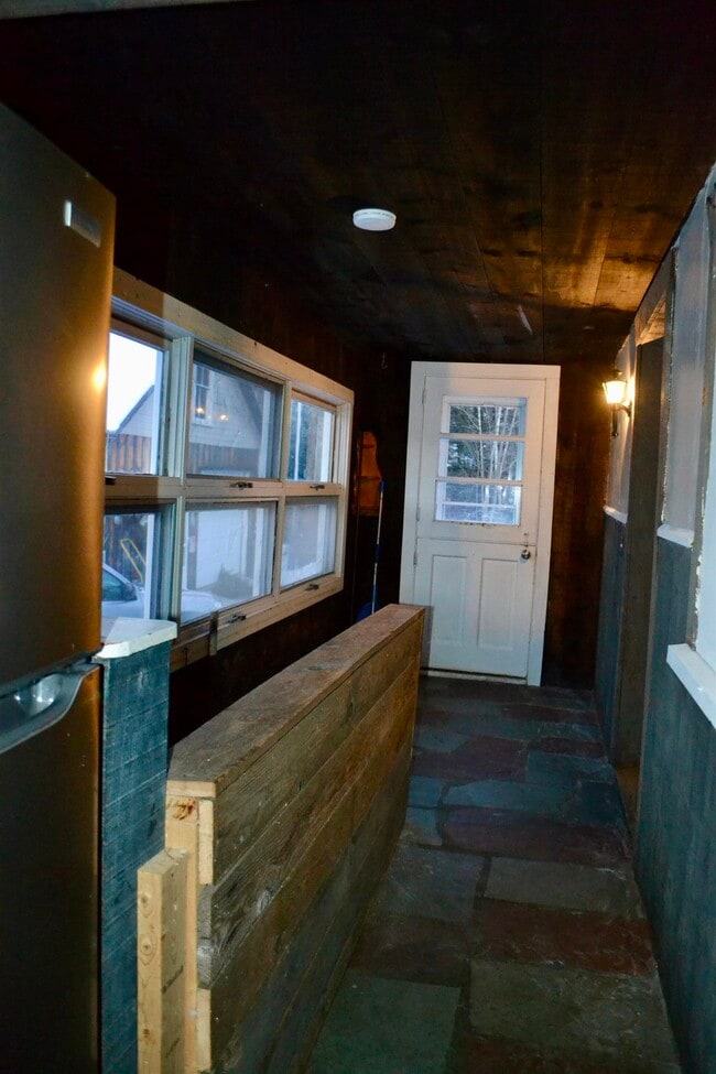 Building Photo - 224 E Main St