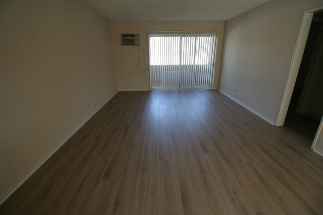 Foto del edificio - 1110 S Oakhurst Dr