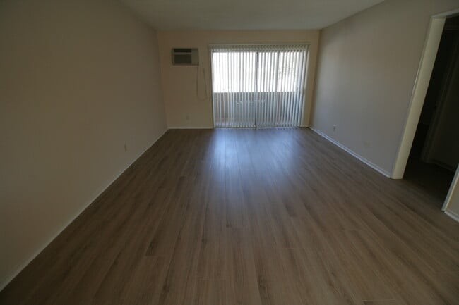 Building Photo - 1110 S Oakhurst Dr