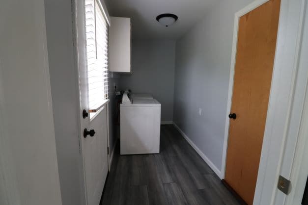 Building Photo - 1424 Hale Dr