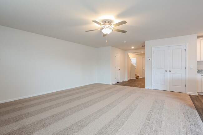 Foto del edificio - 6026 Mason Tucker Dr