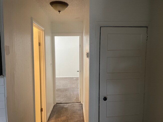 Foto del edificio - 859 E Woodlawn Ave
