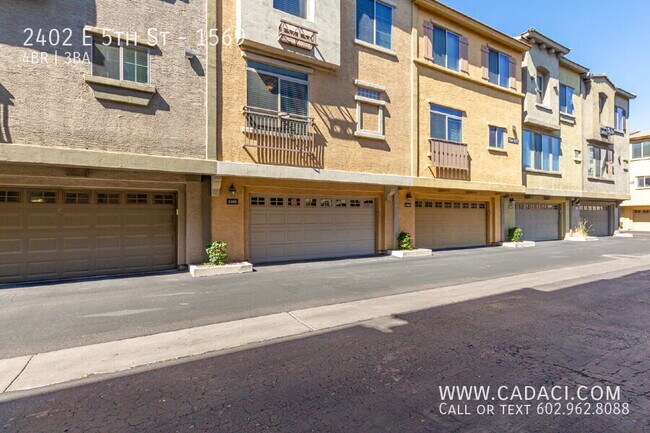 Foto del edificio - 2402 E 5th St