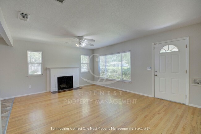 Building Photo - Tahoe Park Bugalow, move in ASAP