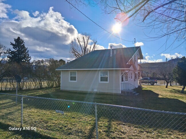 Foto del edificio - 2424 Mc Cauley Ln