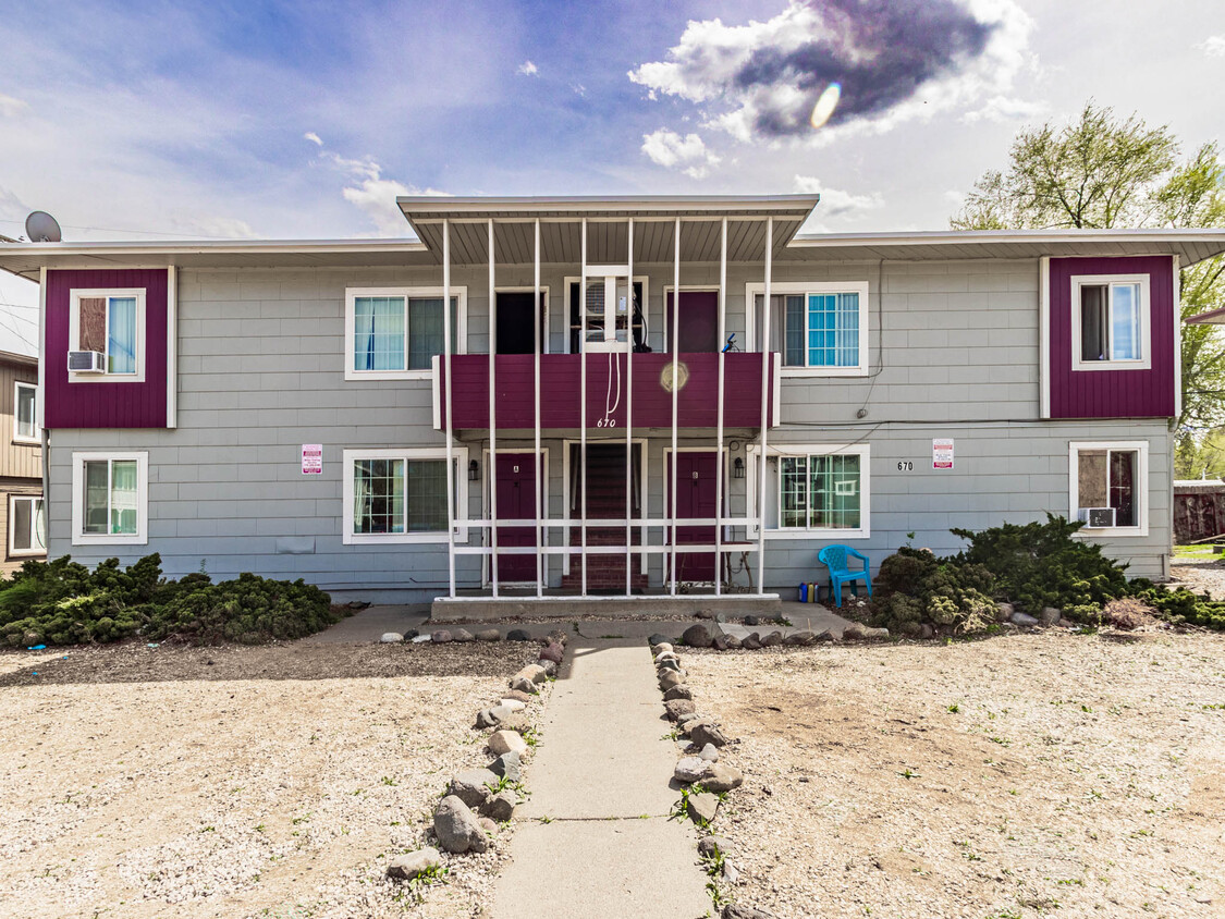 Primary Photo - 670 Denslowe Dr