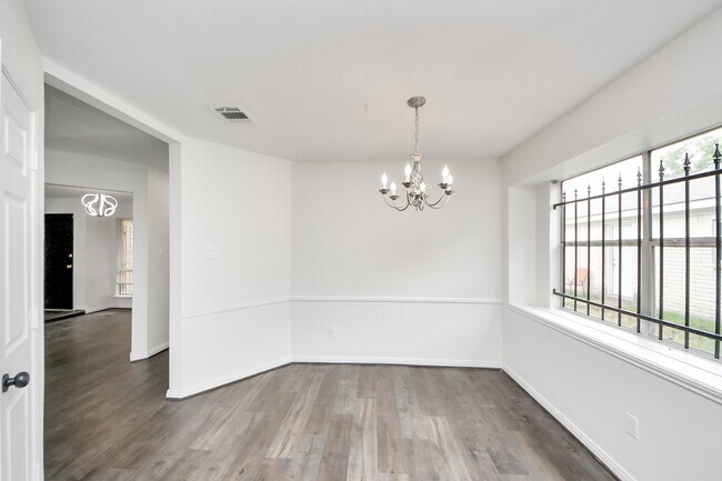 Foto del edificio - 1207 Park Knoll Ln