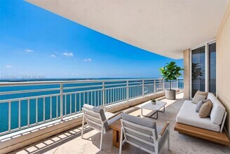 Building Photo - 808 Brickell Key Dr