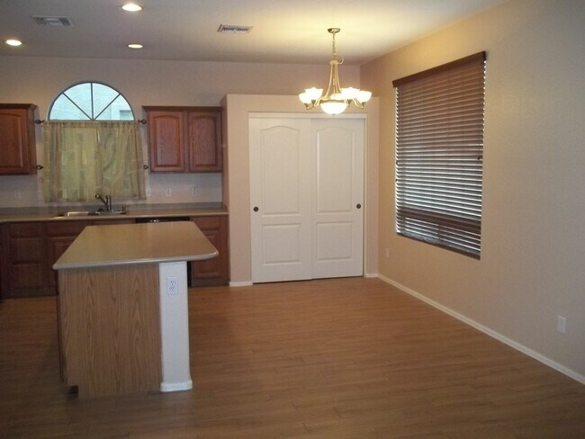 Building Photo - Power Ranch home