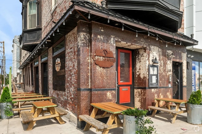 Building Photo - 635 W Girard Ave
