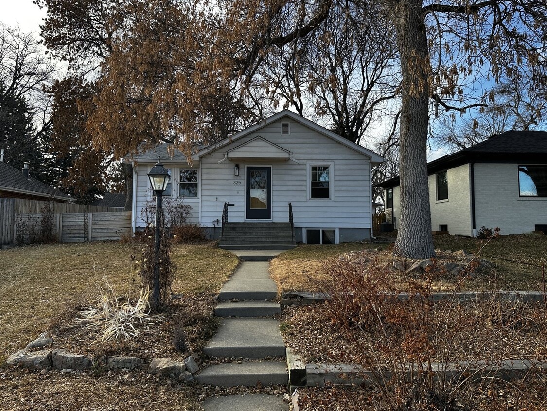 AVAILABLE JULY! "Charming 3-Bedroom Oasis with 2 Full Baths in the Sunset Neighborhood!" - "Charming 3-Bedroom Oasis with 2 Full Baths in the Sunset Neighborhood!"
