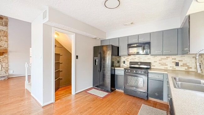 Foto del edificio - 9232 Deepwater Dr