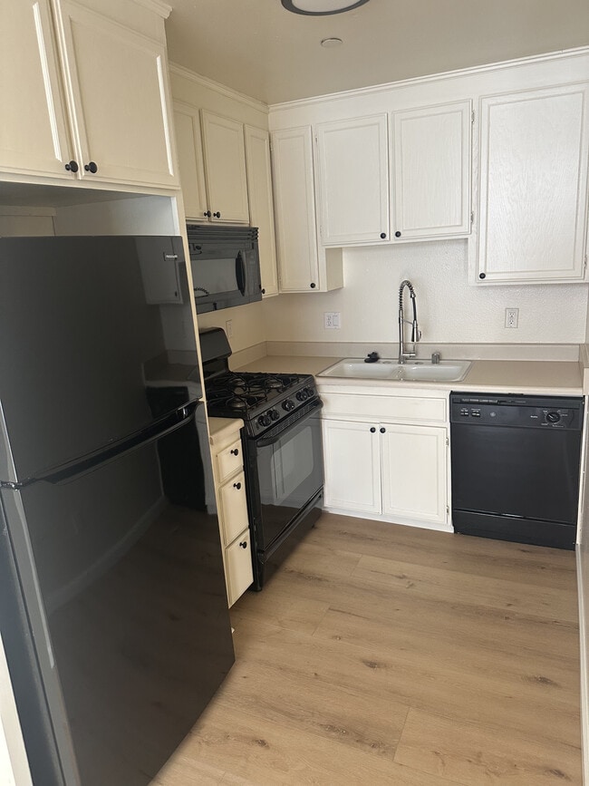Building Photo - 3621 Westwood Townhomes