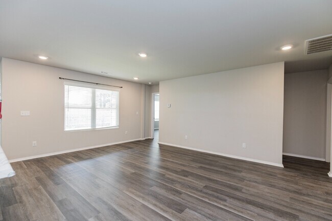 Área de estar al dormitorio principal - 3707 S 1st Pl