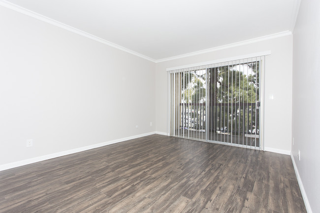 Building Photo - 13850 Mango Dr