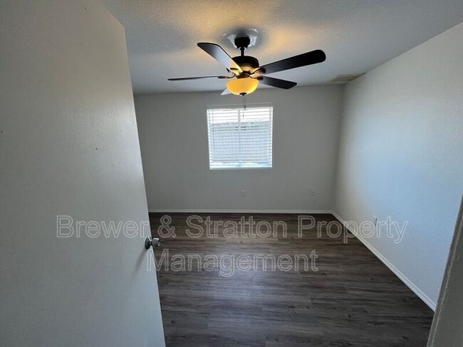 Building Photo - 2223 W Morningside Dr
