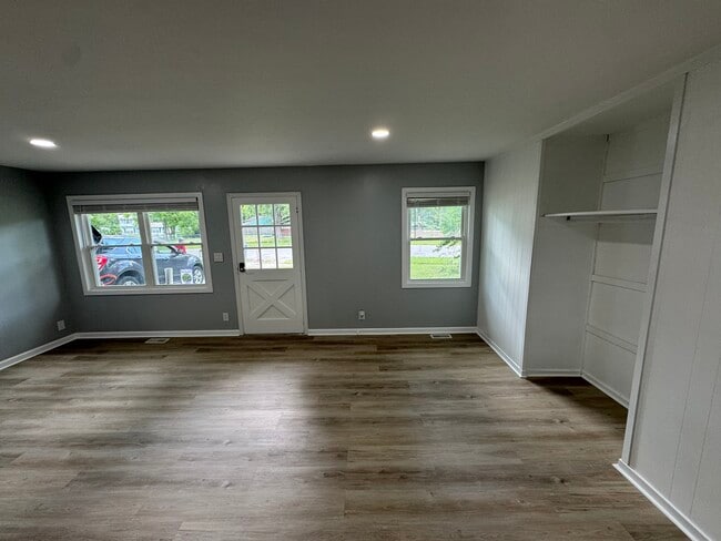 Building Photo - 3830 Arquette Dr