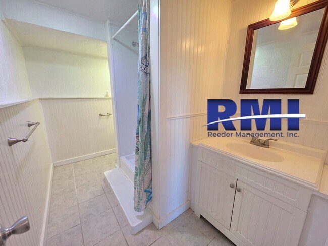 Foto del edificio - 1723 Shorewood Dr