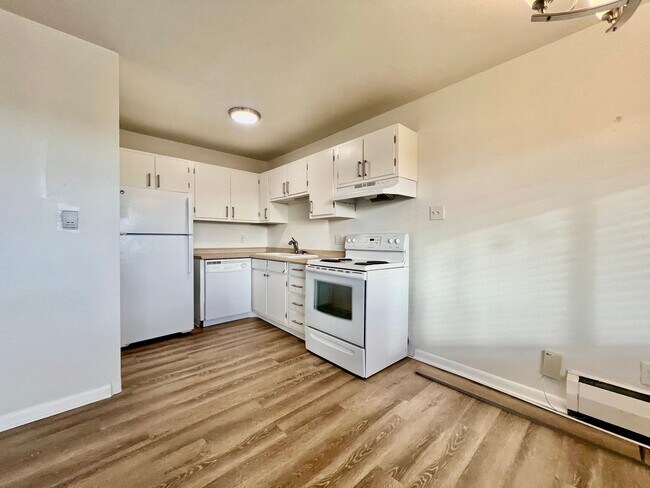 Foto del edificio - Charming Two Bedroom, One Bath, Near Downtown Available late May