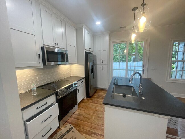 Foto del edificio - Fully Renovated in Heathwood with 2 Bedroo...