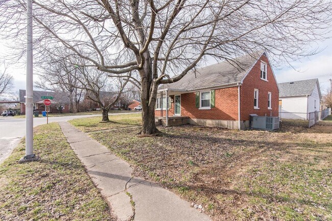 Building Photo - 1801 Courtland Dr