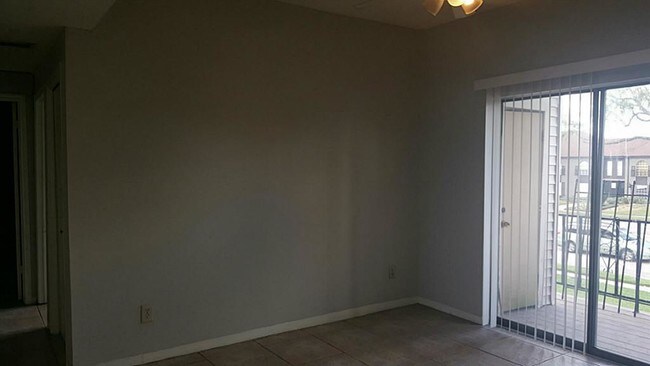 Building Photo - 10104 Waterstone Dr