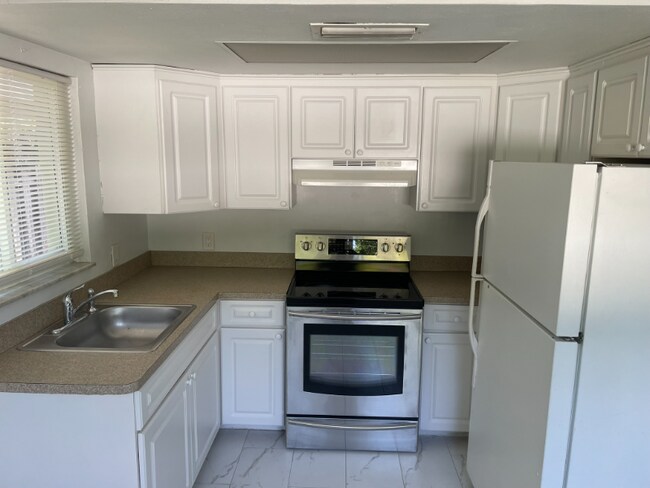 Building Photo - 627 92nd Ave N