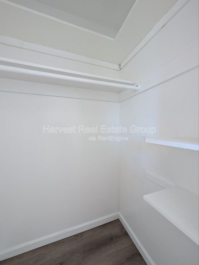 Building Photo - 3446 Pine St