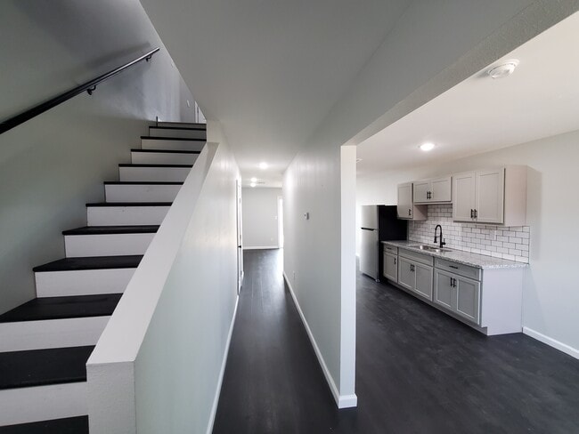Building Photo - 3610 Springlake Dr
