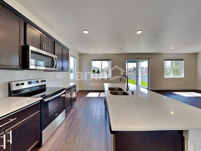 Building Photo - 390 Smith Dr