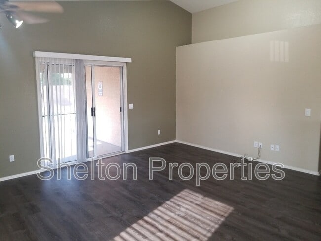 Foto del edificio - 16105 W Hadley St