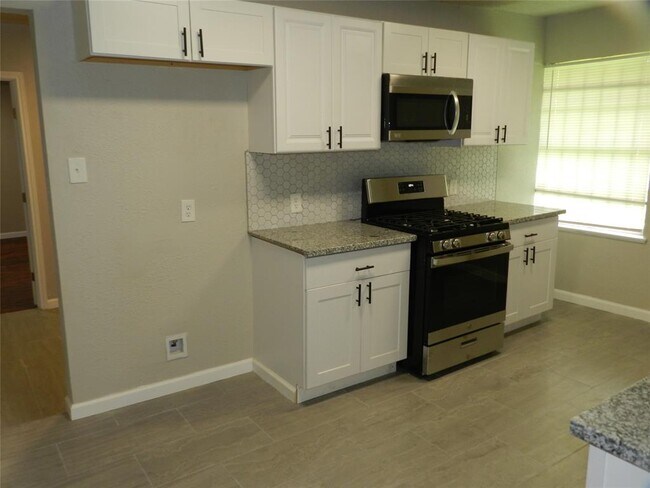 Foto del edificio - 6031 Ridgeway Dr