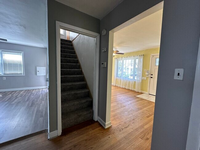Building Photo - Charming 3 bedroom house