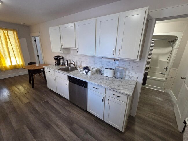 Building Photo - 28 Cliff St