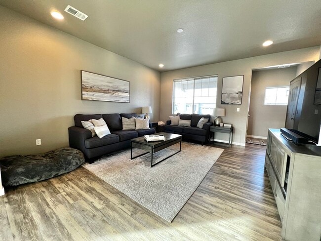Foto del edificio - Modern 3 Bed, 2.5 Bath House in North Fort Collins! Available ASAP!