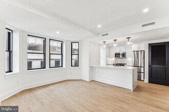 Building Photo - 135 S 19th St
