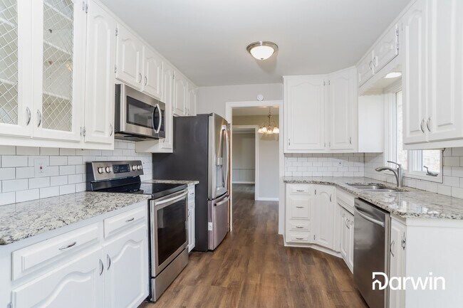Building Photo - 6005 Laurel Avenue, Raytown, MO 64133