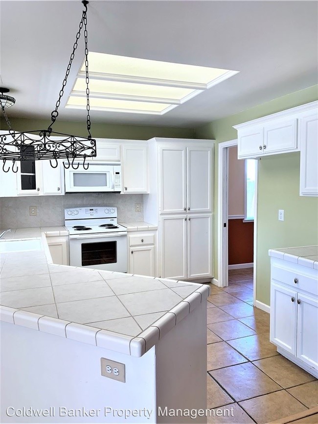 Building Photo - 4 br, 2 bath House - 2930 Shadow Brook