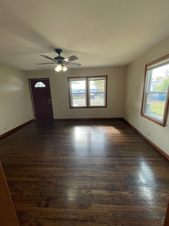 Building Photo - 2 Bedroom, 1 Bathroom House