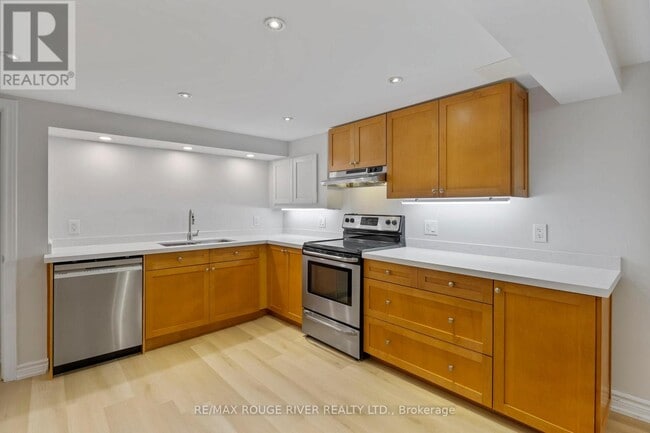 Building Photo - 902 Donovan Crescent