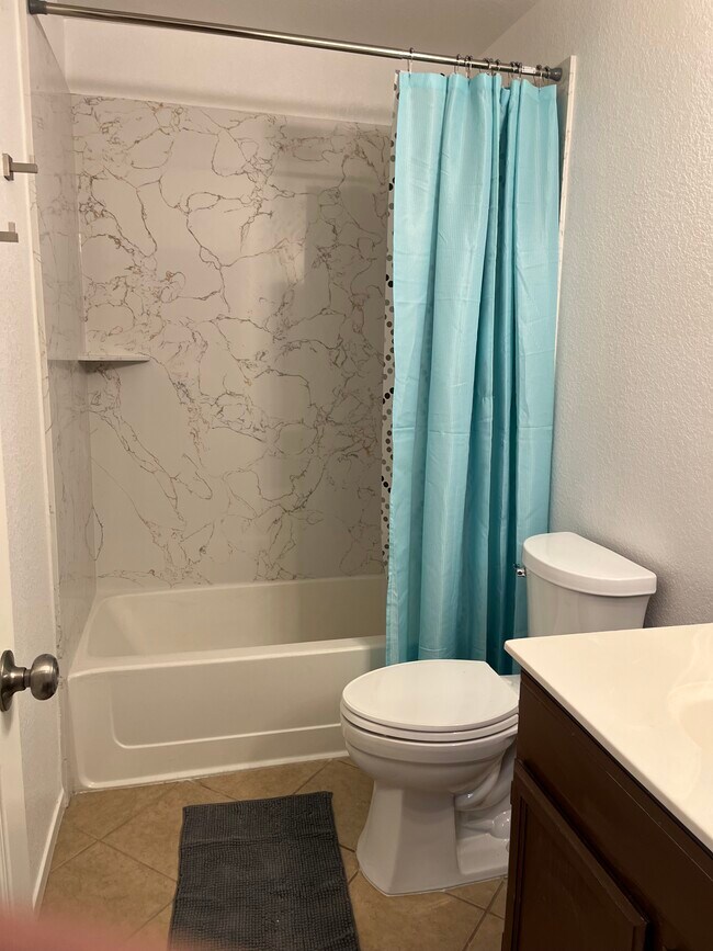 Building Photo - 2128 Jayhawk Dr