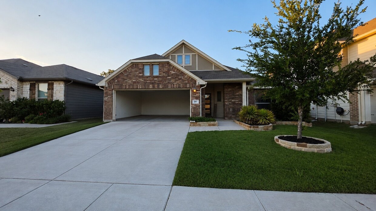 Photo - 547 Concho St (Aubrey, TX)