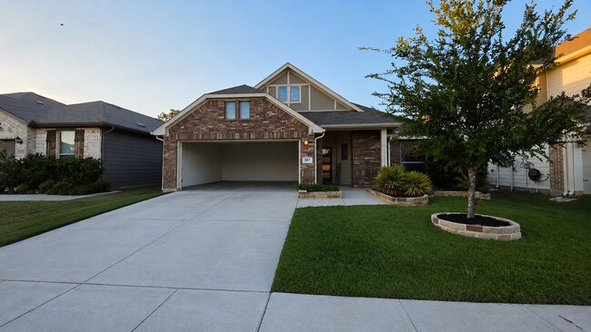 Building Photo - 547 Concho St