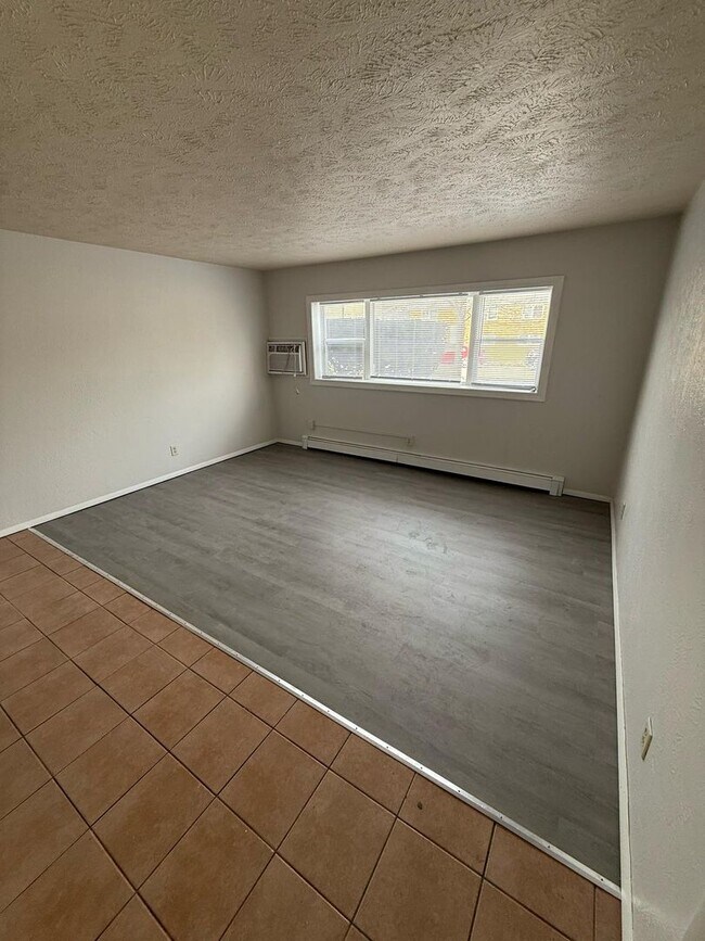 Building Photo - 321 Riley Dr