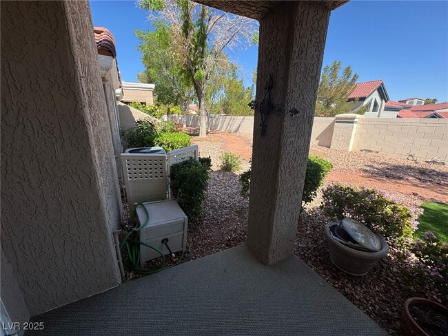 Building Photo - 8632 Desert Holly Dr